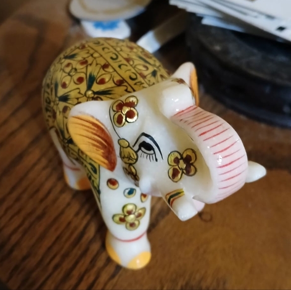 Vintage White Marble Mughal Jeweled Elephant Sculpture Paper Weight. - Picture 8 of 11